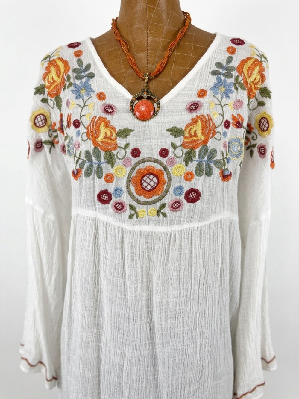 Umgee White Floral Embroidered V-Neck Bell Sleeve Tunic Size Large Excellent - Picture 1 of 11
